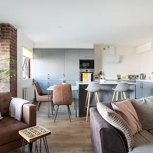 New Lisburn Road - Free Parking Apartment