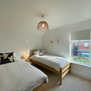 Taffs Mead House Location, Nr Stadium, Family Friendly! Holiday home Cardiff