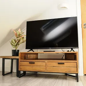 https://charming-2-x-double-bedroom-flat.cambridgehotelsuk.com
