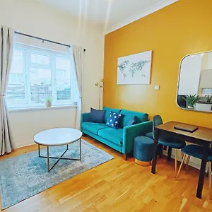 Bright And Stylish 2 Bedroom Town Centre Sleeps 5 Free Parking Apartment Bournemouth